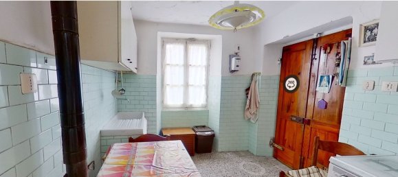 5 rooms Apartment in Rocchetta di Vara, Italy No. 267543 3