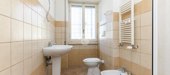 4 bedrooms Apartment in Rome, Italy No. 54417 26