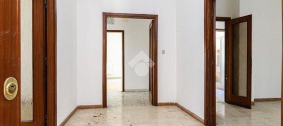 4 bedrooms Apartment in Rome, Italy No. 54417 2