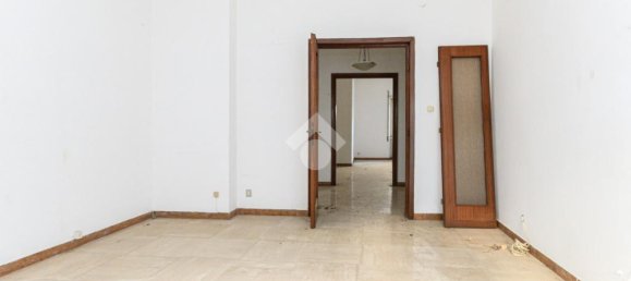 4 bedrooms Apartment in Rome, Italy No. 54417 8