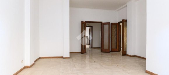 4 bedrooms Apartment in Rome, Italy No. 54417 7