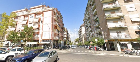 2-salle Propriété commerciale à Rome, Italy No. 33126 7