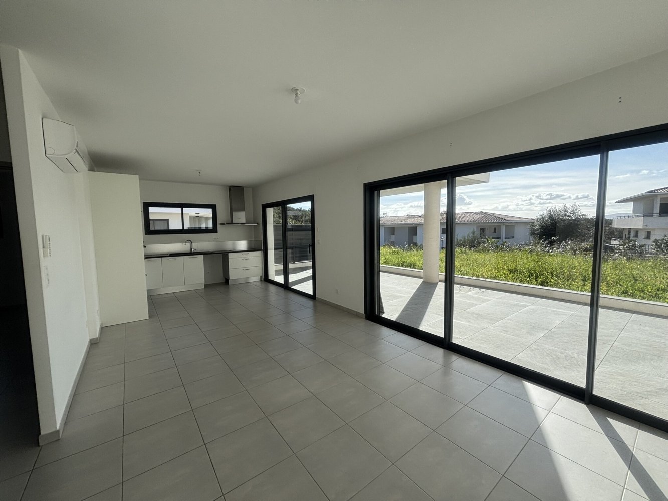 Квартира с 2 спальнями в Порто-Веккьо, Франция № 248230