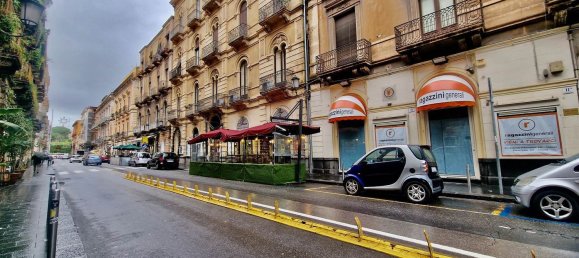 170m² Commercial property in Catania, Italy No. 286798 16
