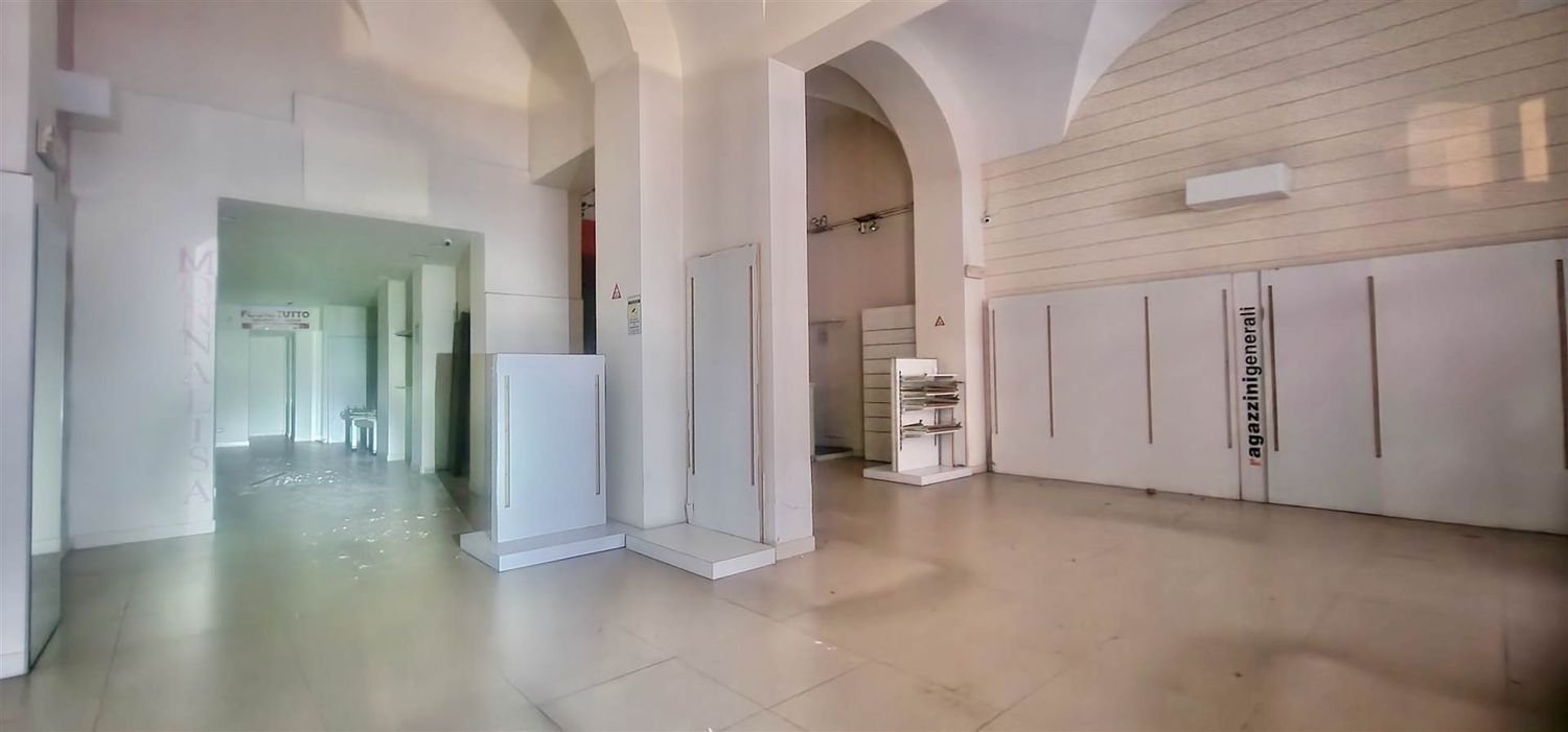 Propriété commerciale à Catania, Italy 170m² No. 286798