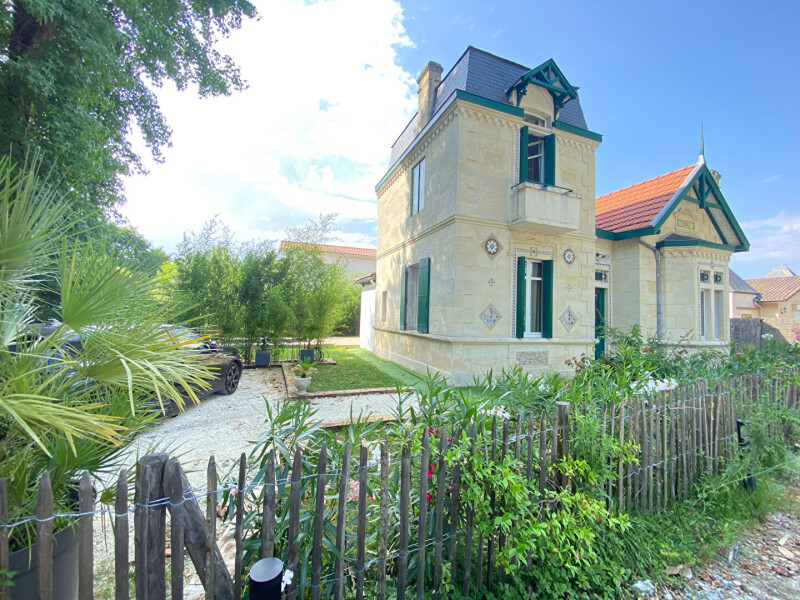  Castillos de 1 dormitorio en Pessac, France No. 332264