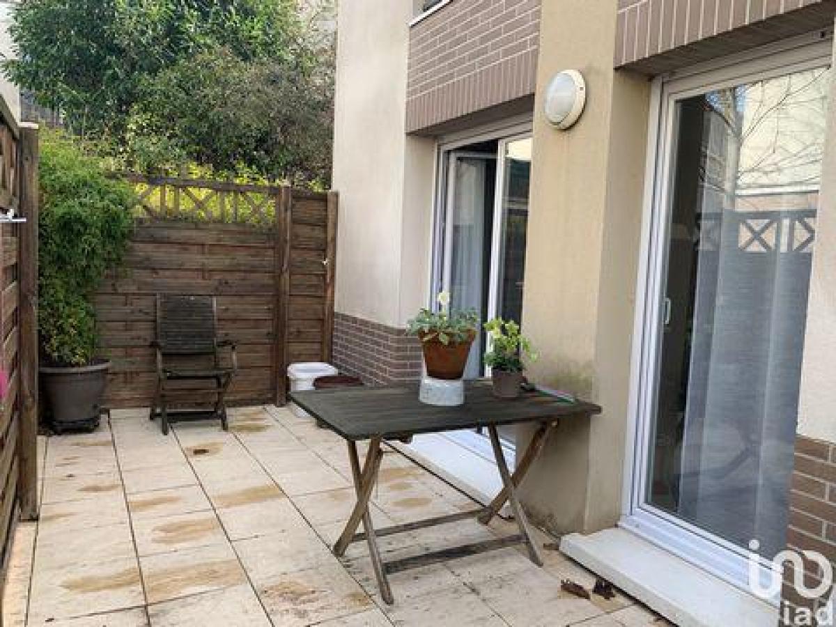 شقة 2 غرف نوم  في Stains, France رقم 35538