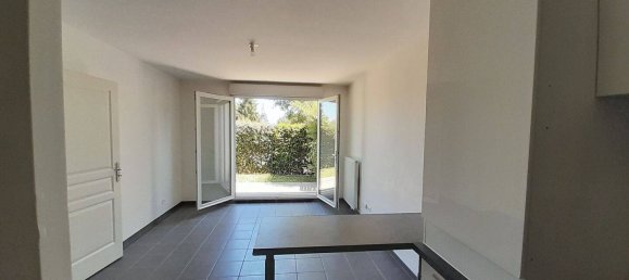 1 chambre Appartement à Les Clayes-sous-Bois, France No. 331766 2