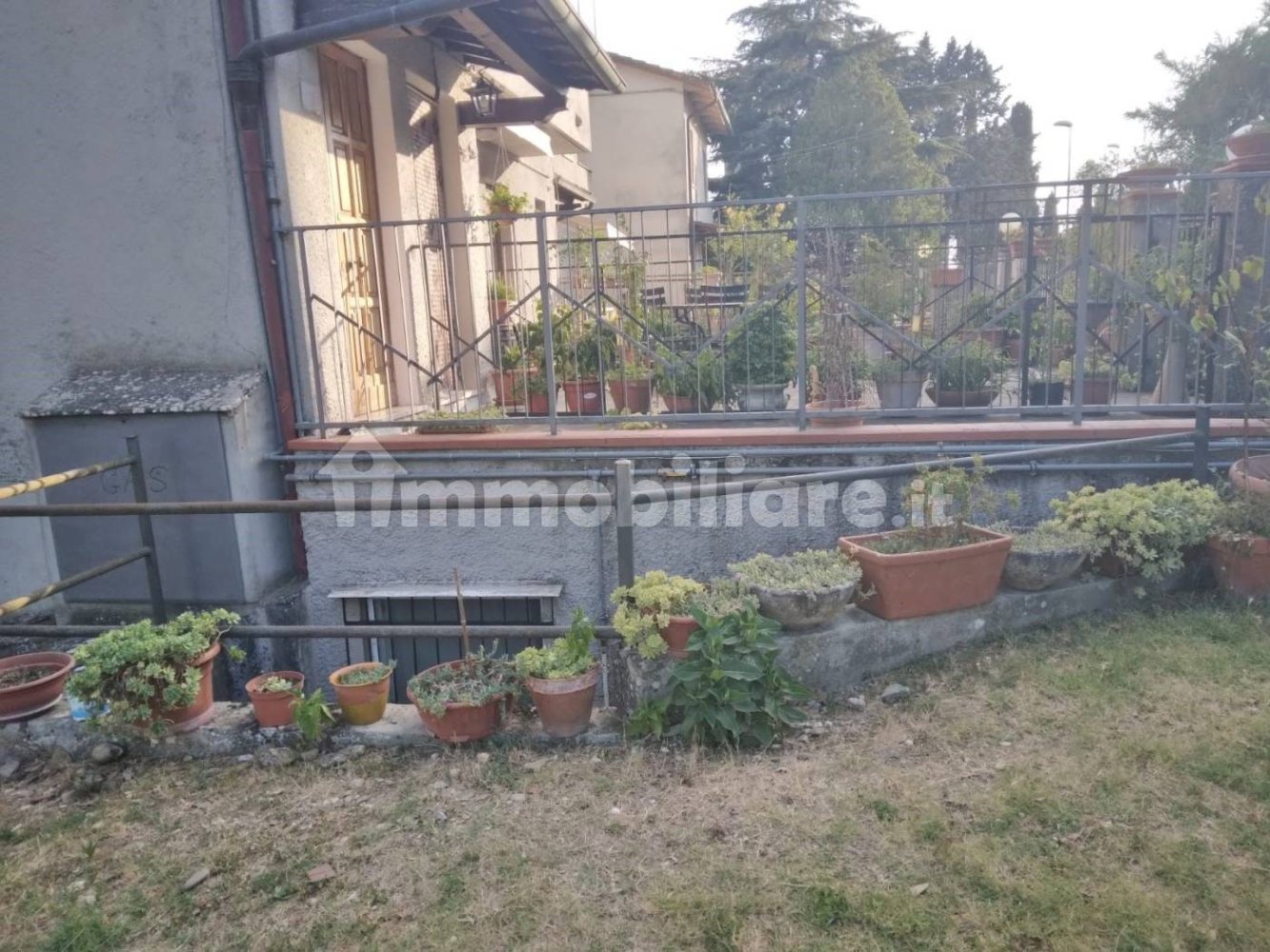 Apartamento de 2 dormitorios en Arezzo, Italy No. 165165