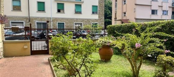 5 bedrooms Apartment in Florence, Italy No. 337005 2