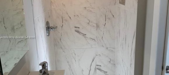 1 dormitorio villa en alquiler en Miami, Miami-Dade, Florida, USA № 614957 6