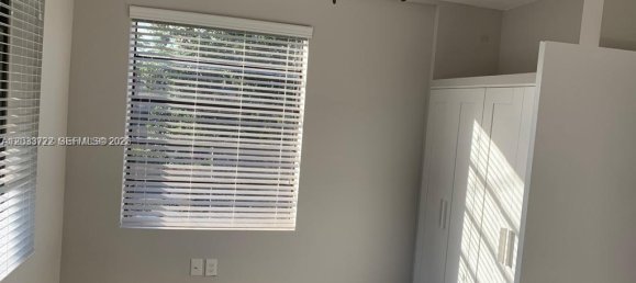 1 dormitorio villa en alquiler en Miami, Miami-Dade, Florida, USA № 614957 2