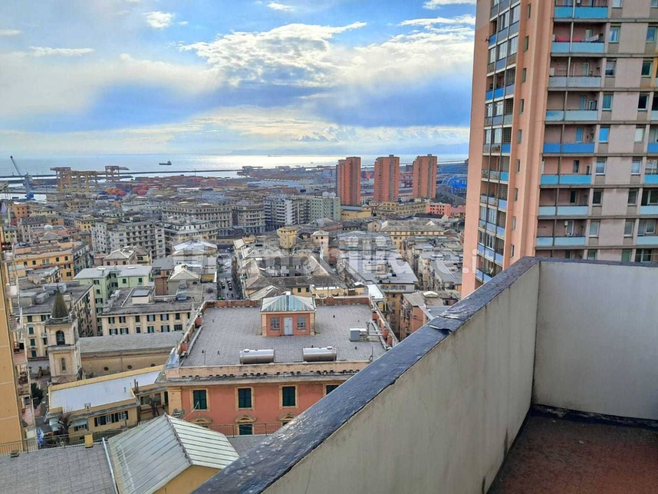 2 Schlafzimmer Wohnung in Genoa, Italy, Nr. 12414