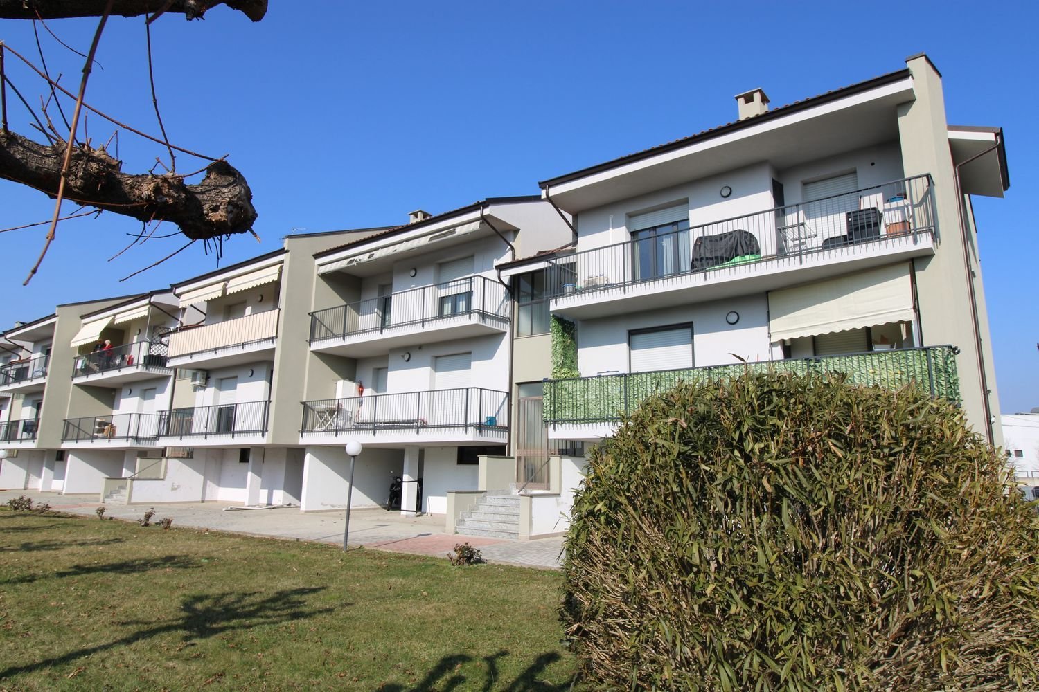 2غرفة شقة في Alba, Italy رقم 203867