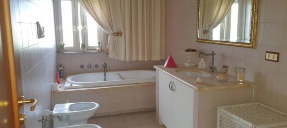 Villa de 8 habitaciónes en Casagiove, Italy No. 34096 18