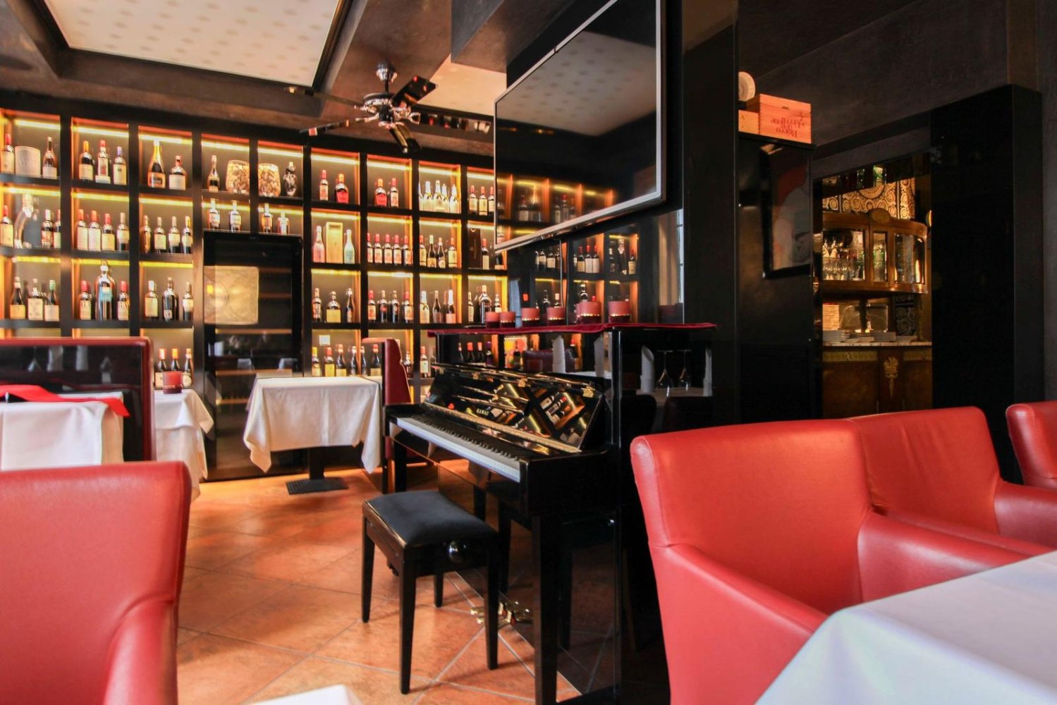 566m² Cafe / restaurant in Limburg-Weilburg, Germany No. 165331