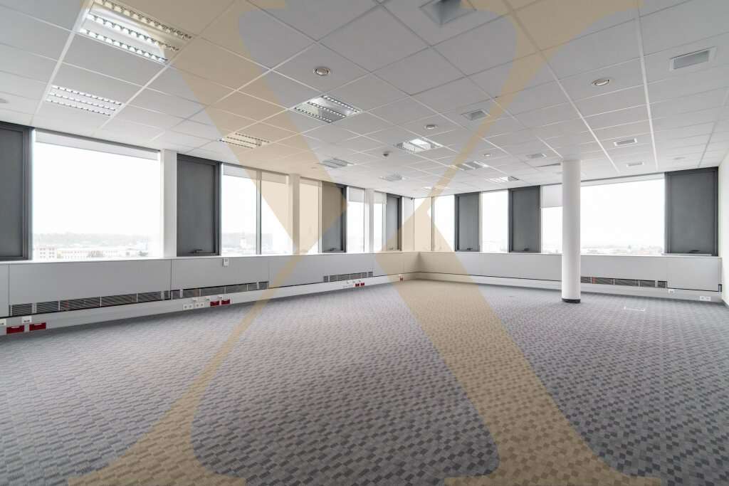 Bureau à Wels, Austria 678m² No. 112073