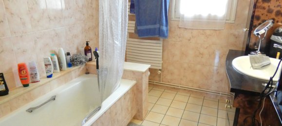 2 bedrooms Apartment in Aurillac, France No. 292592 5