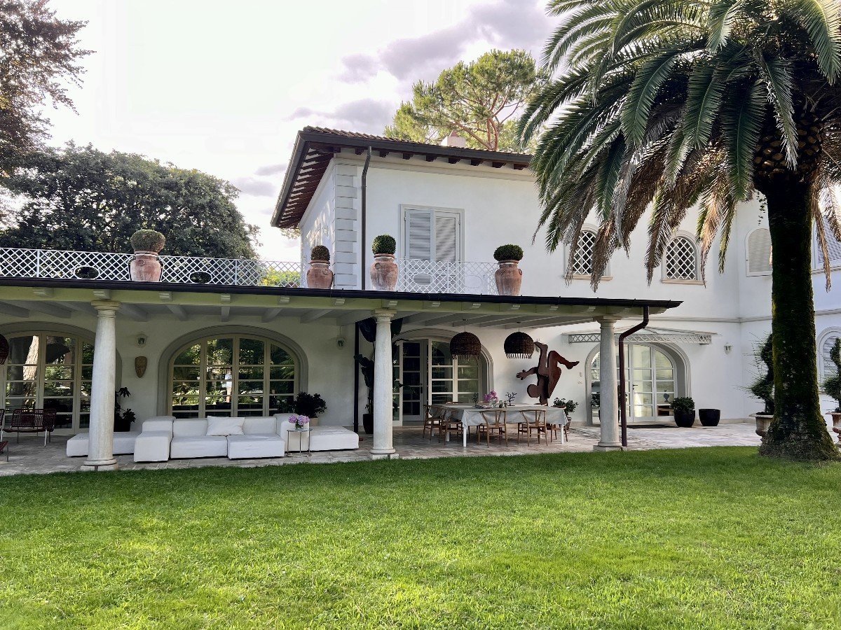 8 bedrooms Villa in Forte dei Marmi, Italy No. 192221