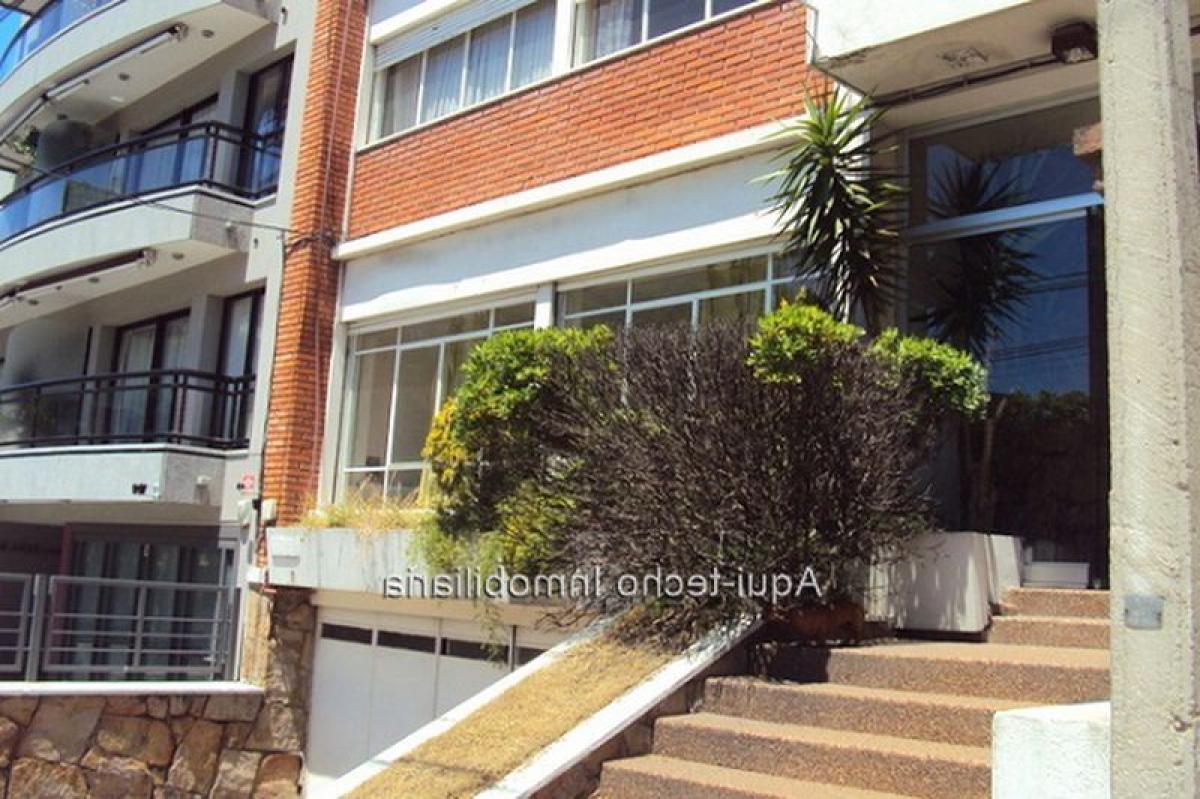 Дом с 3 спальнями в Монтевидео, Уругвай № 9934