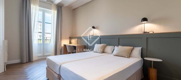 Ático de 3 dormitorios en Ciudad Vieja, Spain No. 169869 10