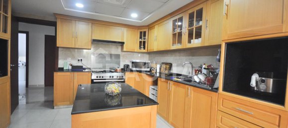 Villa T4 em Meadows, UAE N.º 27899 8