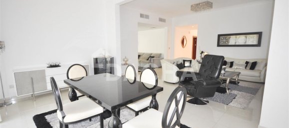Villa T4 em Meadows, UAE N.º 27899 11