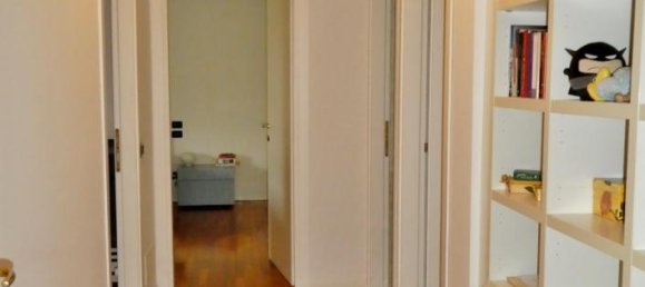 3 rooms Apartment in Vicenza, Italy No. 33048 6