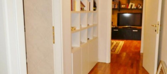 3 rooms Apartment in Vicenza, Italy No. 33048 11