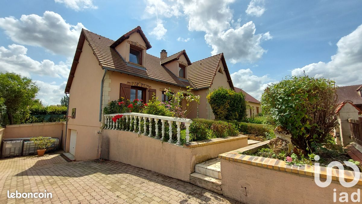 Casa de 4 dormitorios en Champhol, France No. 257017