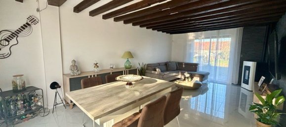 2 Schlafzimmer Haus in Checy, France, Nr. 329975 3