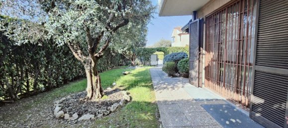 Вилла с 4 комнатами в Севезо, Италия № 237624 4