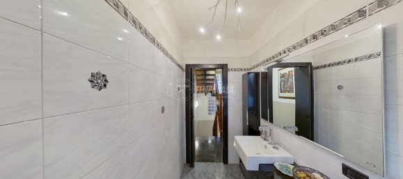 Вилла с 4 комнатами в Севезо, Италия № 237624 15