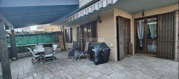 Вилла с 4 комнатами в Севезо, Италия № 237624 3