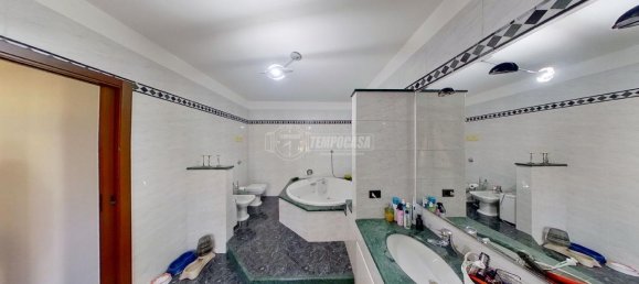 Вилла с 4 комнатами в Севезо, Италия № 237624 24