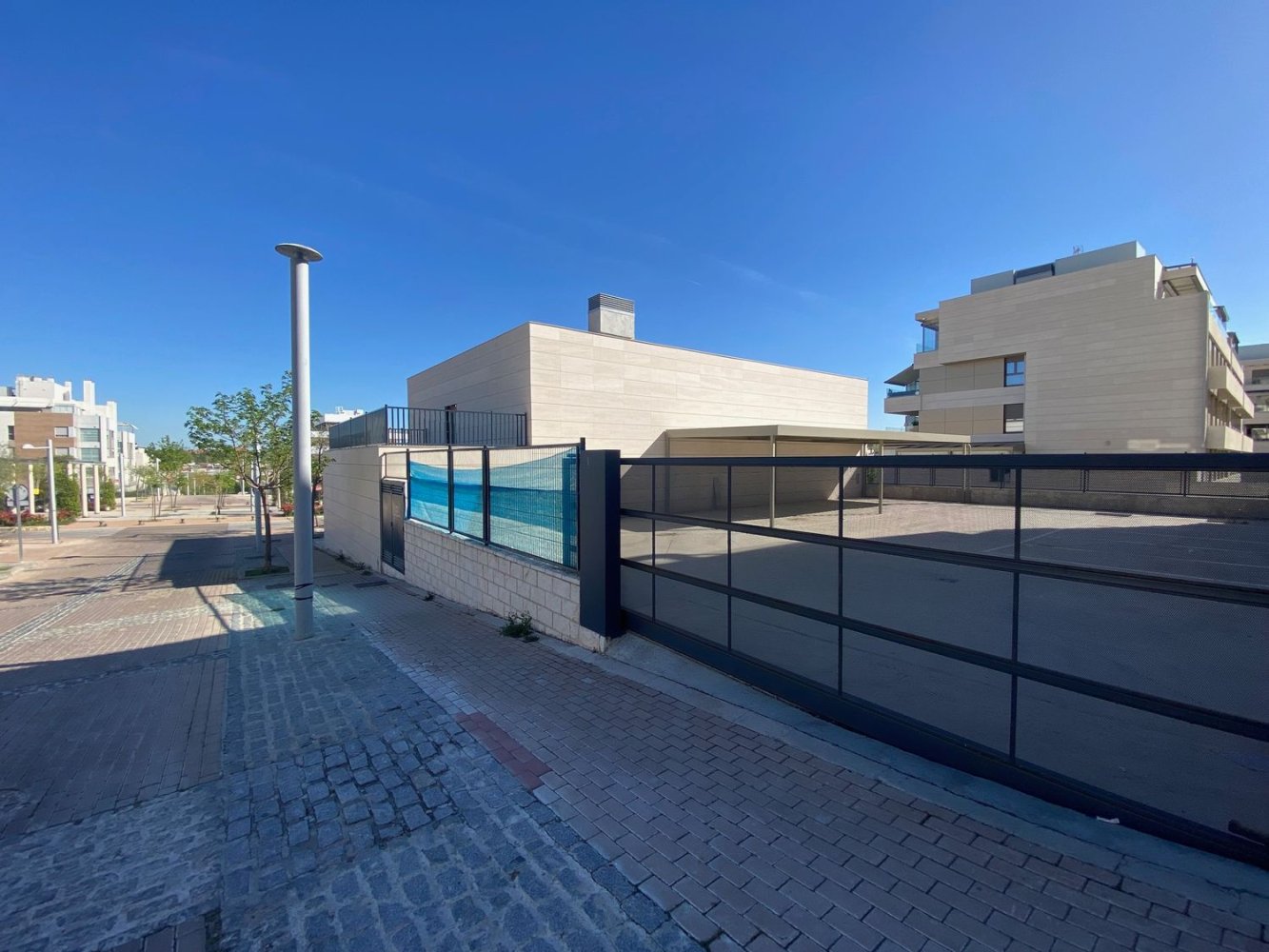 Gewerbliche Immobilie in San Sebastian de los Reyes, Spain 657m², Nr. 116964