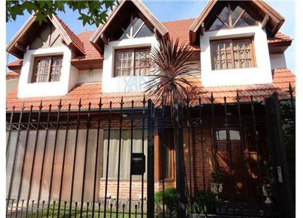 4 bedrooms House in Almirante Brown, Argentina No. 101883