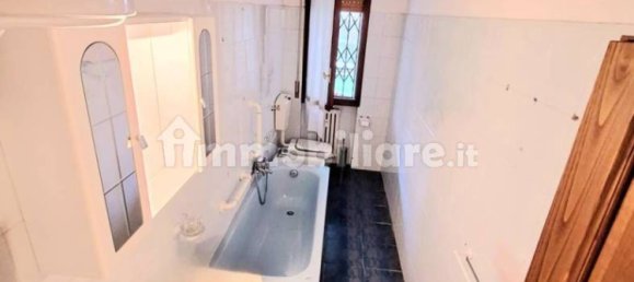 2 bedrooms Apartment in Florence, Italy No. 48393 2