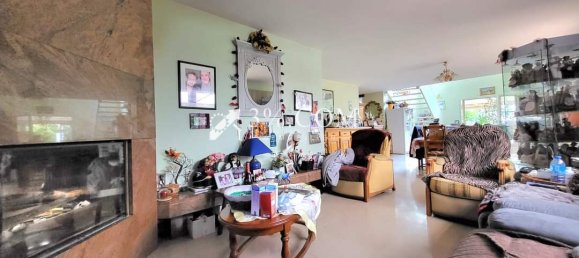 3 bedrooms House in Vaudricourt, France No. 228123 4