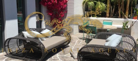 5 bedrooms Villa in Santa Eulalia Del Rio, Spain No. 899 18