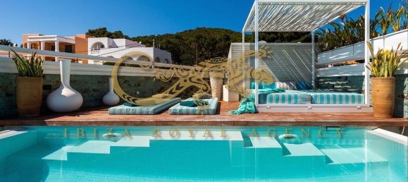 5 bedrooms Villa in Santa Eulalia Del Rio, Spain No. 899 3