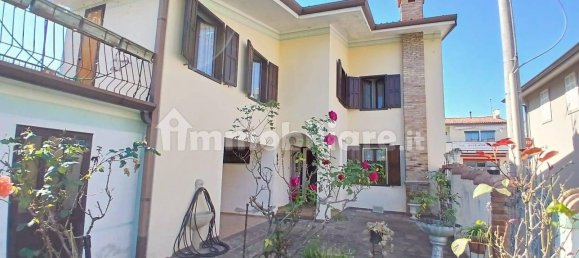 Casa de 3 dormitorios en Gorizia, Italy No. 296069 2