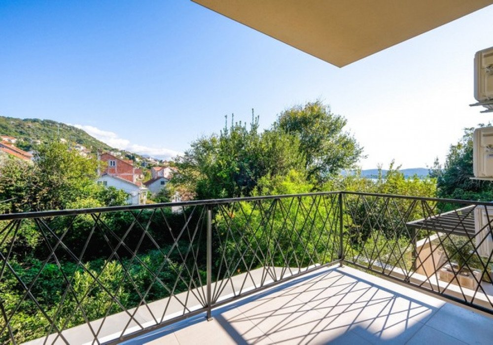 3 bedrooms Apartment in Tivat, Montenegro No. 1775