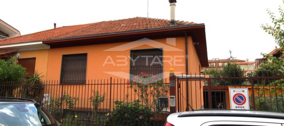 Дуплекс с 4 комнатами в Колленьо, Италия № 263547 2