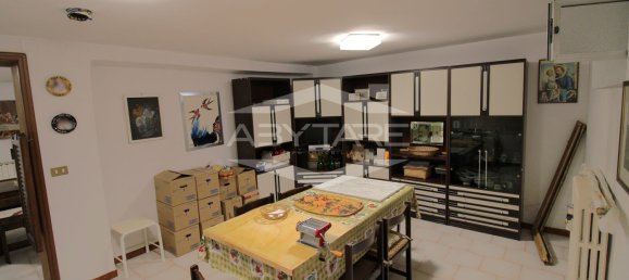 Дуплекс с 4 комнатами в Колленьо, Италия № 263547 23