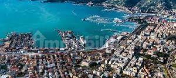 3 bedrooms Villa in Follo, Italy No. 156243 15