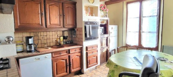 Adosado de 4 habitaciónes en La Loupe, France No. 213905 11