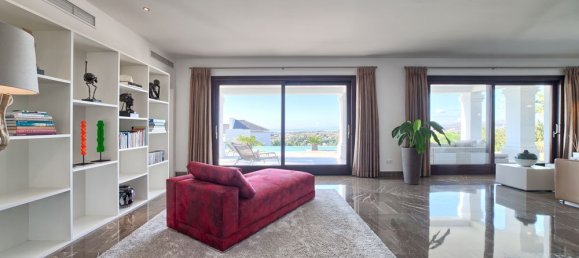 6 bedrooms House in Malaga, Spain No. 22763 3