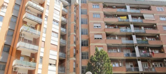 5 rooms Apartment in Rome, Italy No. 17047 6