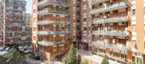 5 rooms Apartment in Rome, Italy No. 17047 3